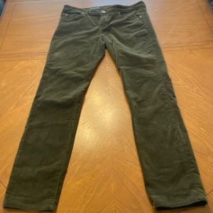 Kut from the Kloth Diana Skinny Olive Corduroy Pants 10 31” inseam